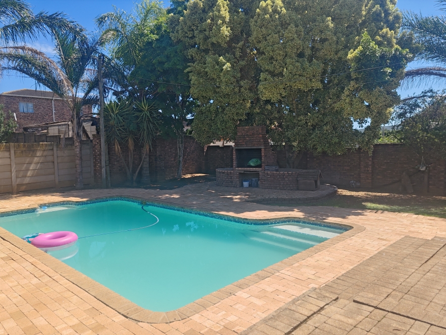 4 Bedroom Property for Sale in Heuwelkruin Eastern Cape